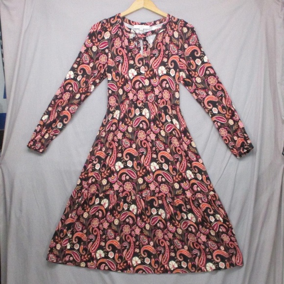 Robe LOFT Taille 4 – Rouge à Fleurs, Manches Longues Et Coupé Cœur, Parfaite Pour Le Printemps !
